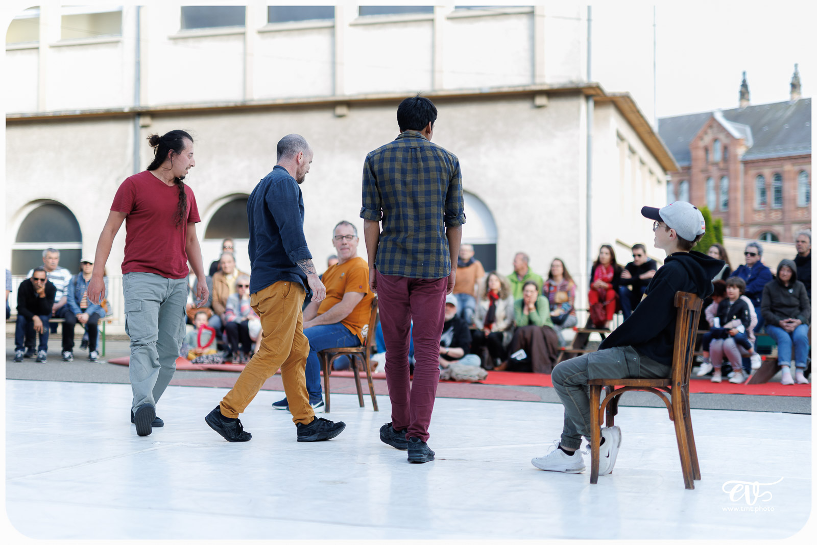 NO MAN'S LAND (CIE DARUMA)